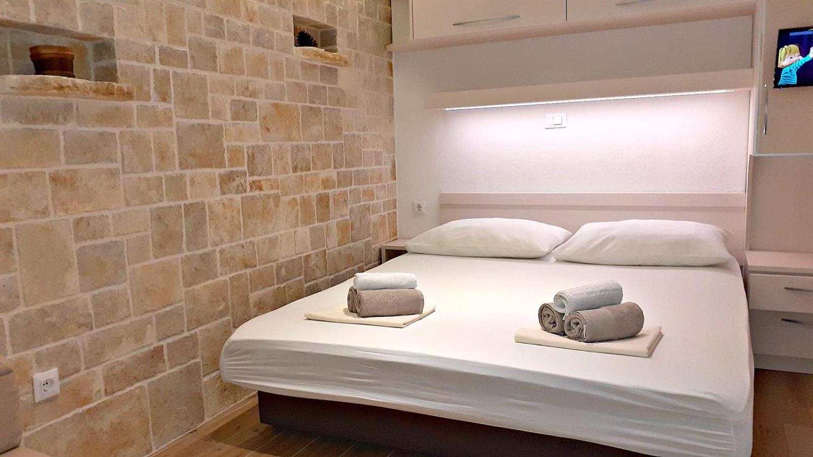 Stone House Bonaca Apartment Baška Voda Стая снимка